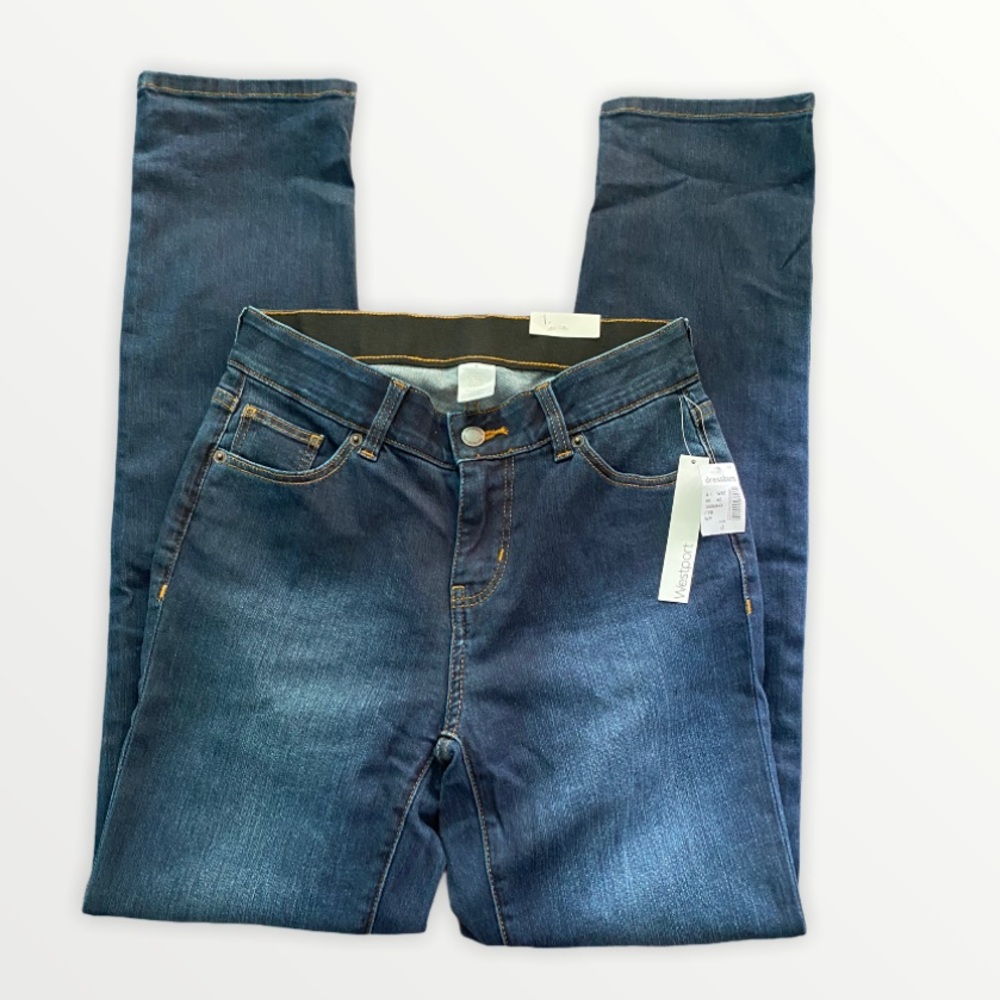 NWT Women Signature Fit Straight Jeans